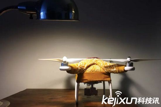 藝術家為無人機設計毛衣 既美觀又保暖 