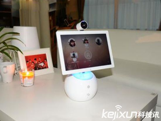 百度聯合AiNemo推出“小魚”家用機器人 春季上市