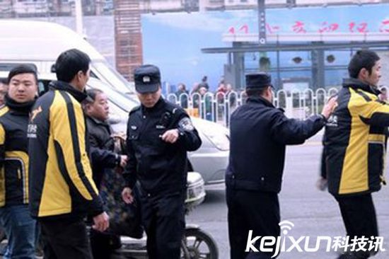 美團武漢街頭大戰餓了么 一人被送醫