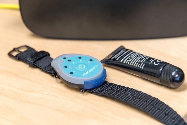 VR玩多了頭暈怎么破？請(qǐng)戴好這款手環(huán)電擊自己