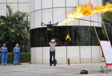 無人機安裝噴火裝置 清除高壓線垃圾