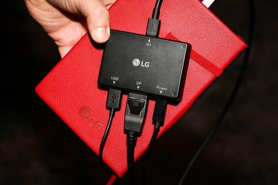 完爆HTC Vive?新款LG VR頭顯亮相MWC 完爆HTC Vive?新款LG VR頭顯亮相MWC