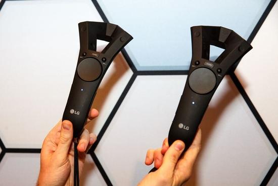 完爆HTC Vive?新款LG VR頭顯亮相MWC 完爆HTC Vive?新款LG VR頭顯亮相MWC