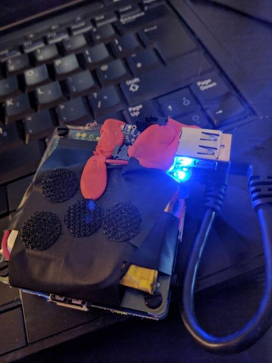 搭載Windows 98系統的智能手表：還能玩掃雷