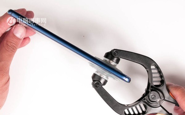 榮耀V9后蓋怎么打開(kāi)?榮耀V9后蓋拆解圖文教程