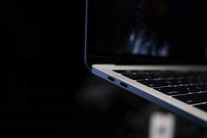 USB-C接口果然是個大坑：蘋果重新召回MagSafe