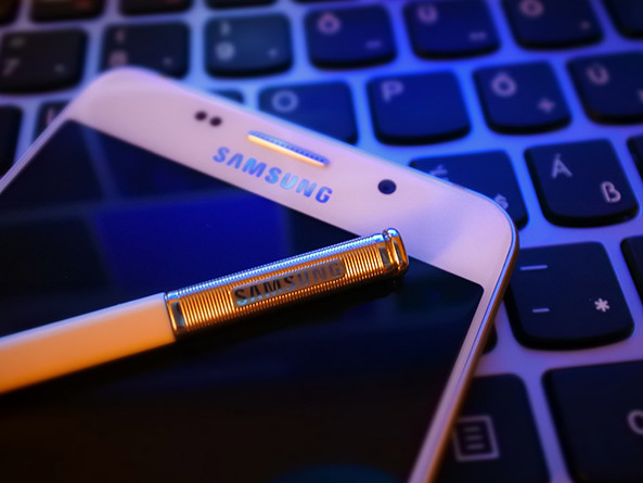 三星S8創(chuàng)新加持 <a href=/mobile/iphone/ target=_blank class=infotextkey>iPhone</a>已經(jīng)無路可退