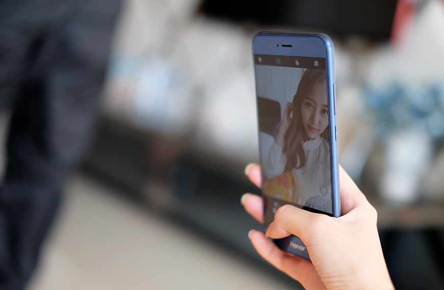 尷尬了 華為榮耀V9雙攝VR很好玩玩王者榮耀卻...