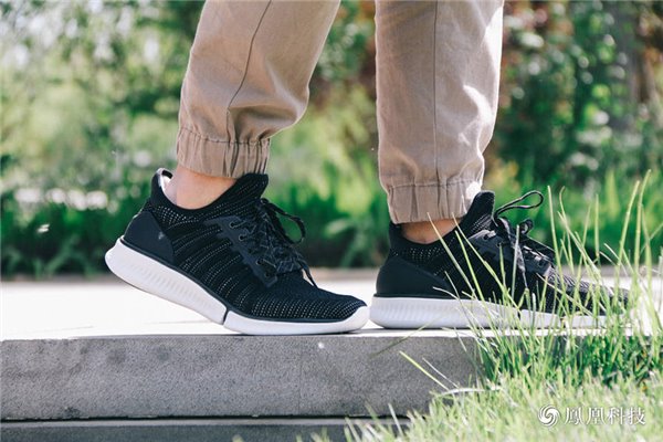 小米旗下米家推出一款智能運(yùn)動(dòng)鞋