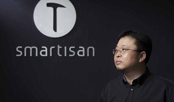 羅永浩老師脾性一點沒變 師性大發(fā)教育錘粉