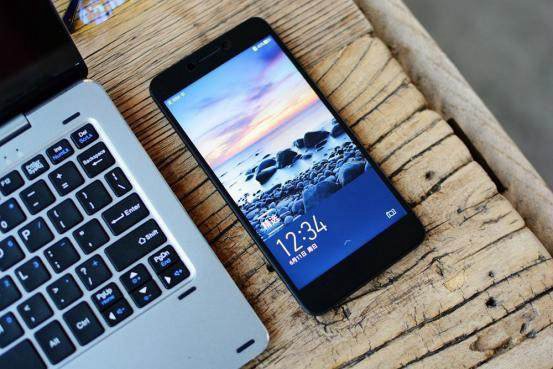 性?xún)r(jià)比完勝小米!雙攝+6G超強(qiáng)千元機(jī)