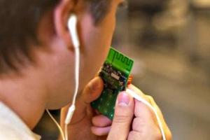 續(xù)航一輩子 全球首款無電池手機(jī)誕生！