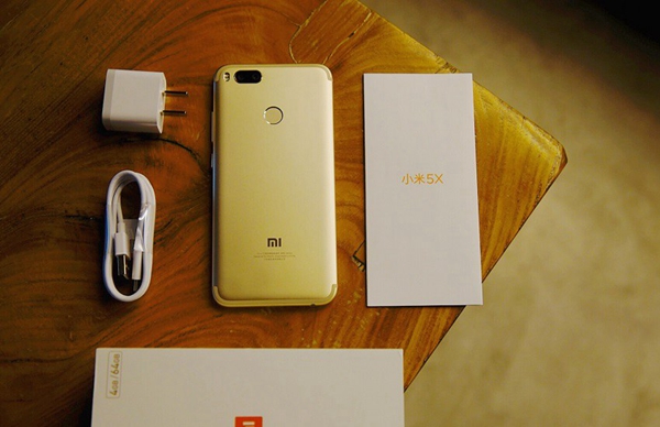 小米5X怎么裝卡/插卡 小米5X SIM卡安裝教程