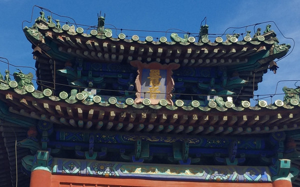 100%放大后牌匾上的字依然清晰可見 100%放大后牌匾上的字依然清晰可見