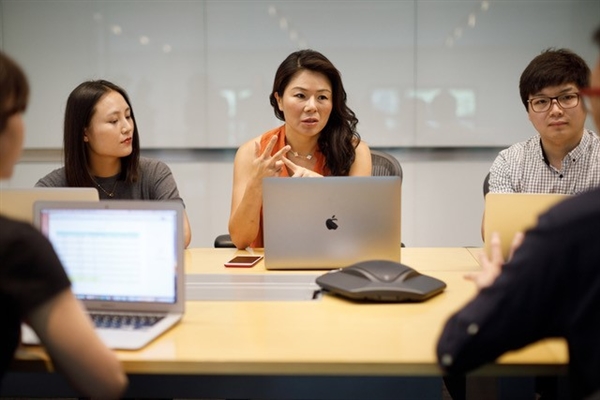 蘋果中國女老大現(xiàn)身上海：與中國員工面對(duì)面交流