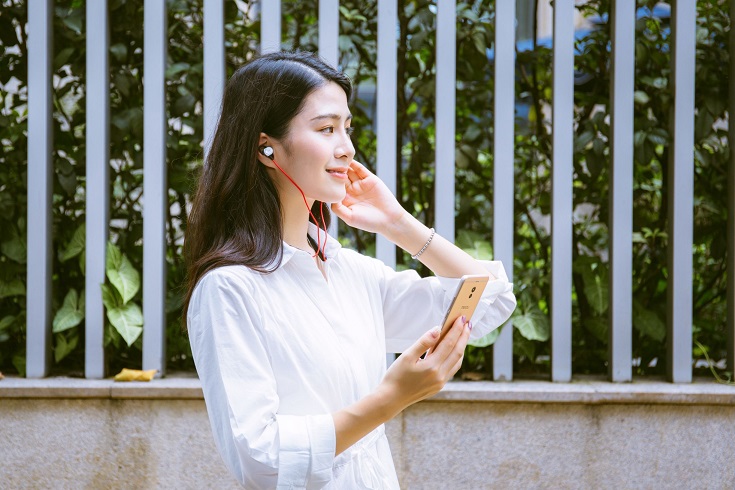 魅藍EP52美女體驗圖賞 魅藍EP52耳機如何？