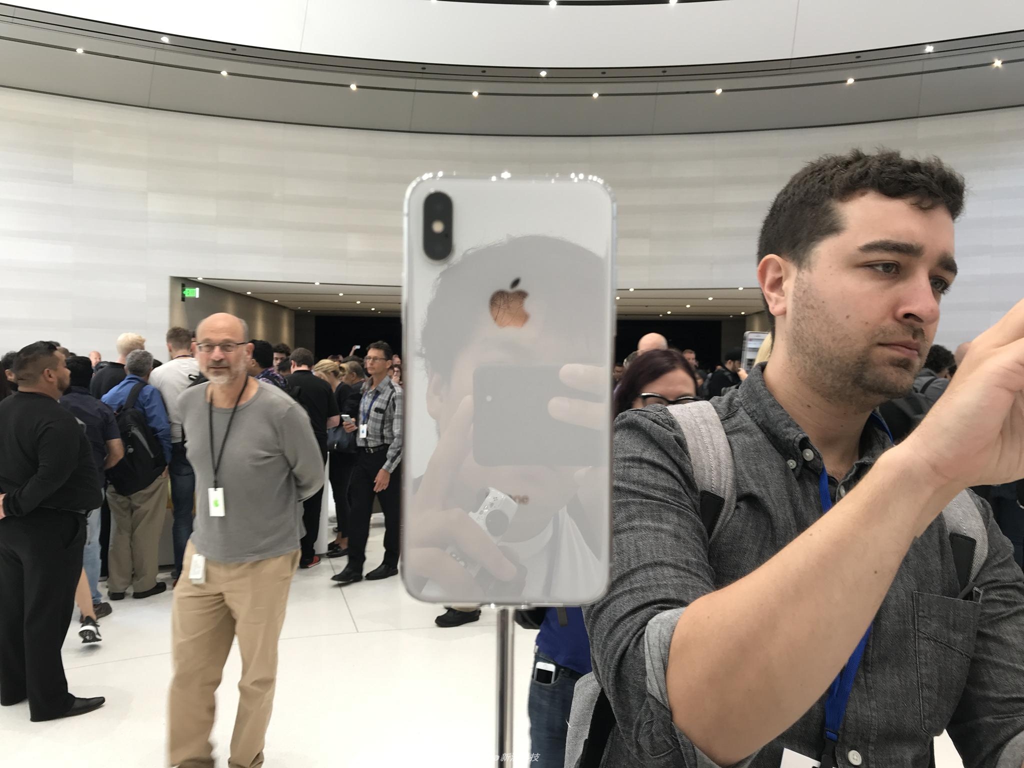 黑白正面沒差別 iPhoneX真機實拍圖賞(7/13)