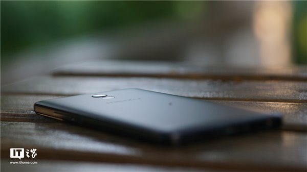 魅藍Note 6孔雀青配色開箱圖賞