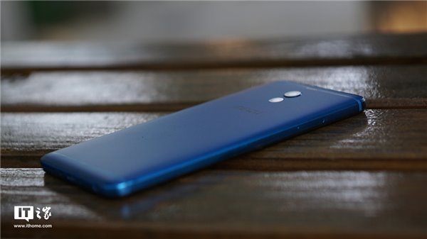 魅藍Note 6孔雀青配色開箱圖賞