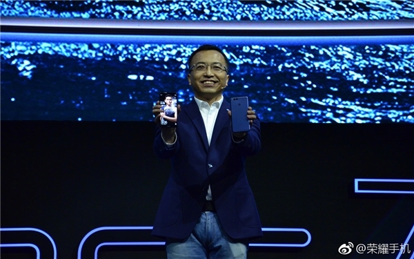 華為榮耀7X正式發布 1299元全面屏神機！