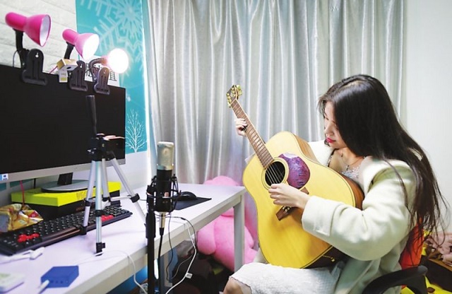 直播行業(yè)冬天來(lái)了,用戶(hù)量斷崖式下跌,打賞基本靠自己人