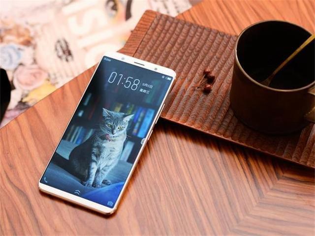 藍綠大廠同時發(fā)力全面屏旗艦 狙殺華為Mate10