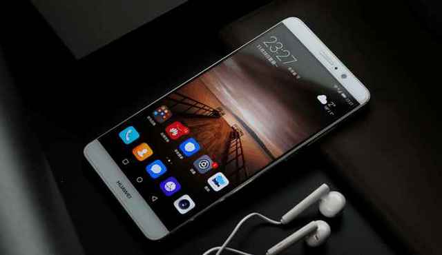 華為Mate9 一夜狂跌“最低價” iPhone7“很受傷”