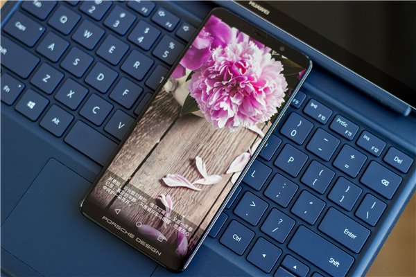 華為Mate10保時捷設計上手：顏值大贊