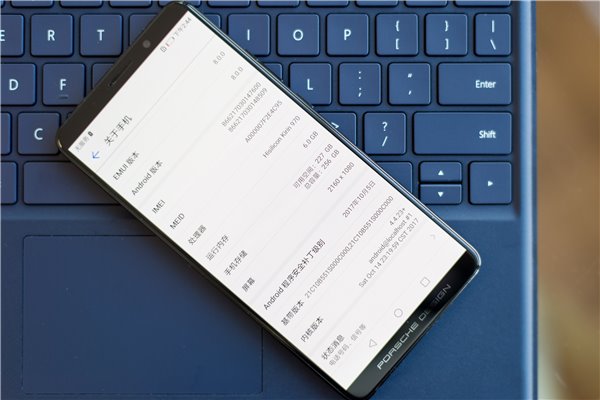 2華為Mate10保時捷設計上手：顏值大贊