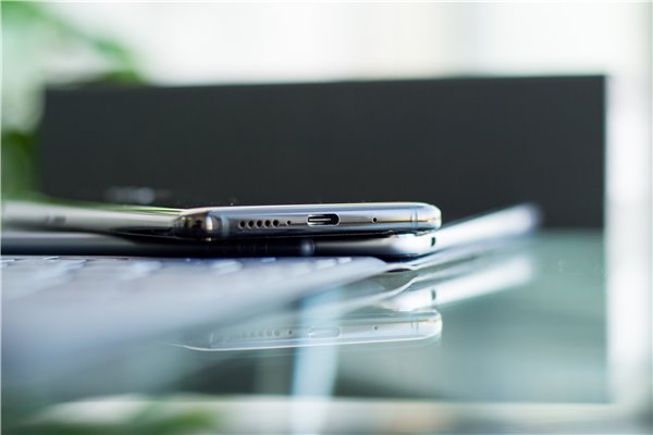 華為Mate10保時捷設計上手：顏值大贊