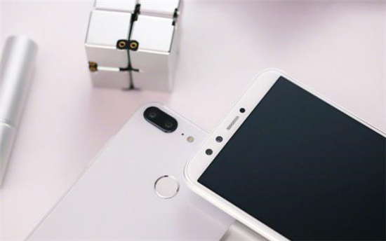 4款熱門千元全面屏手機(jī) 哪個(gè)才是你的菜？