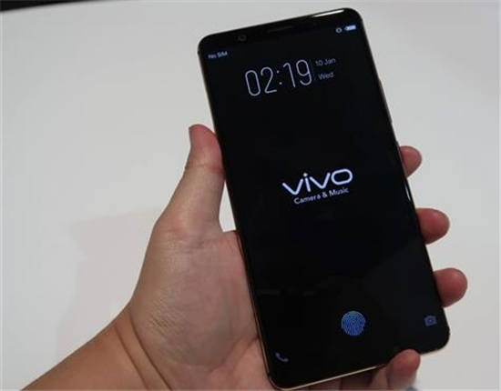 全球首發!vivo屏下指紋手機亮相CES 2018