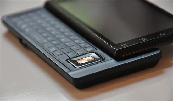 回味經典！摩托羅拉CES上推出側滑鍵盤模塊