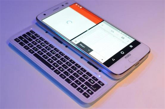 回味經典！摩托羅拉CES上推出側滑鍵盤模塊