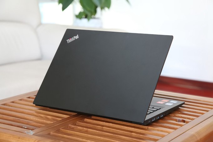 輕薄商務本 ThinkPad E480筆記本圖賞