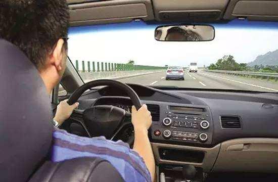 新手必看的12個超實用開車技巧 看完你也可以成為高手!