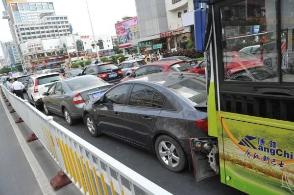 新手必看的12個超實用開車技巧 看完你也可以成為高手！