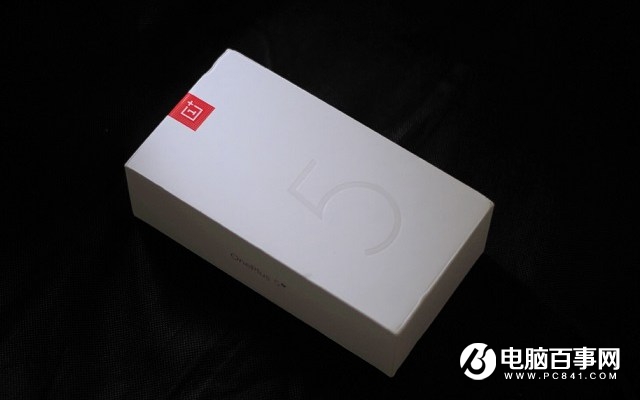 讓人愛不釋手！一加5T砂巖白限量版開箱圖賞