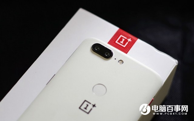 一加5T白色好看嗎 一加5T砂巖白開箱圖賞