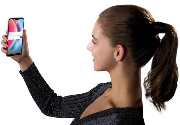 華為P20 Lite公開(kāi)亮相：異形全面屏加持！