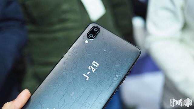 專屬定制設(shè)計(jì) 魅藍(lán)E3殲-20定制版圖賞