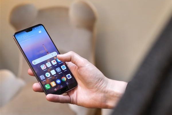 劉海全面屏+正面指紋 華為P20與P20 Pro對比圖賞