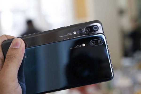 劉海全面屏+正面指紋 華為P20與P20 Pro對比圖賞