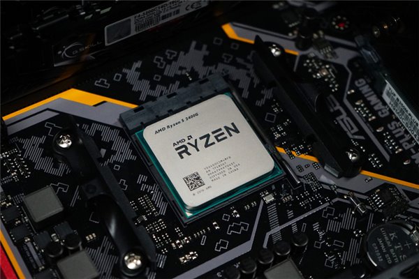 性價比碾壓i5-8400 AMD銳龍5 2400G超頻測試