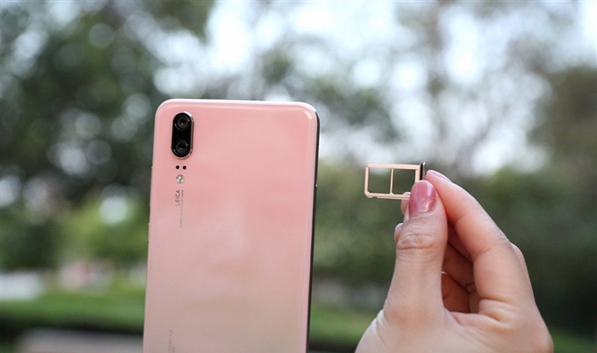 華為P20怎么裝卡/插卡？華為P20 SIM卡安裝教程