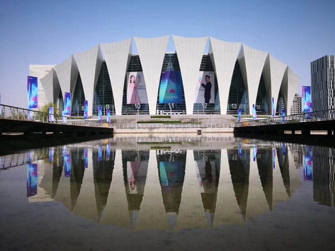 會變色更潮美 榮耀10發布會直播圖文回顧