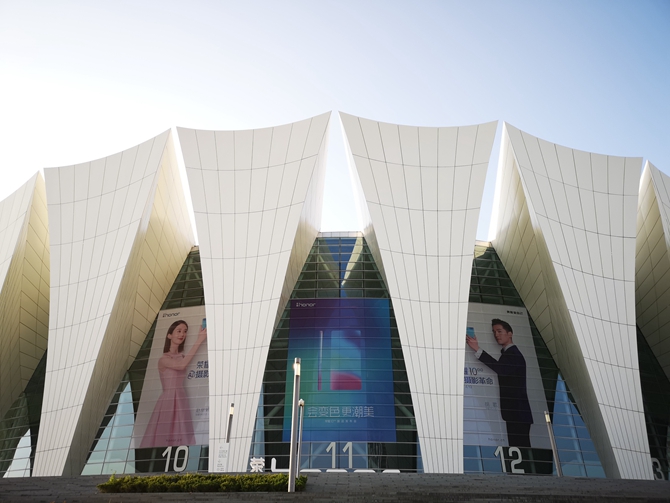 會變色更潮美 榮耀10發布會直播圖文回顧