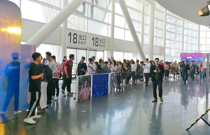 會變色更潮美 榮耀10發布會直播圖文回顧