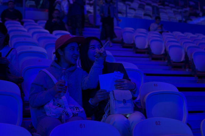 會變色更潮美 榮耀10發布會直播圖文回顧