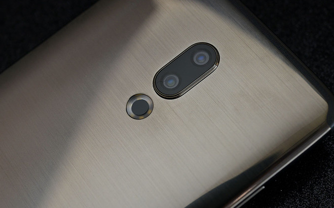 魅族15Plus真機開箱圖賞與評測 